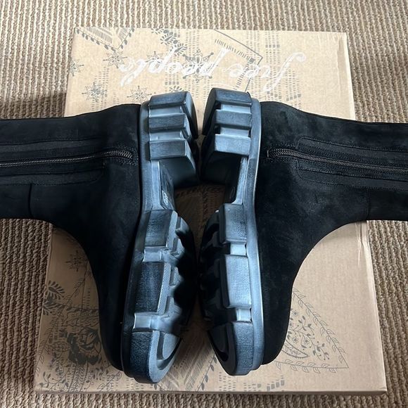 NEW Free People Chelsea Boots suede black - Picture 9 of 11